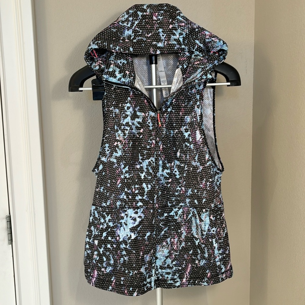 Multicolor Lululemon lightweight vest. Size 6